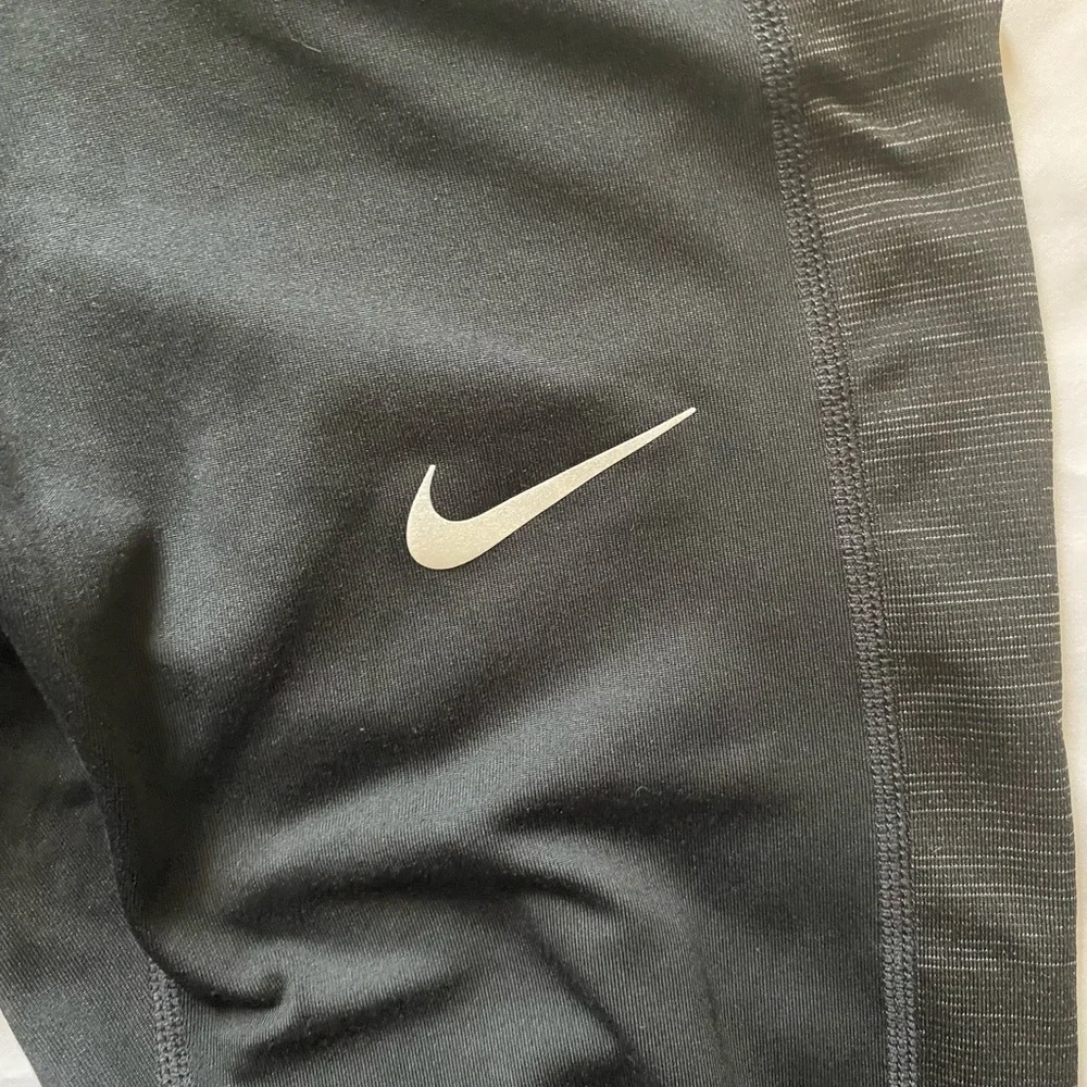 #1-NIKE-BLACK DRI FIT LEGGINGS-SIZE SMALL